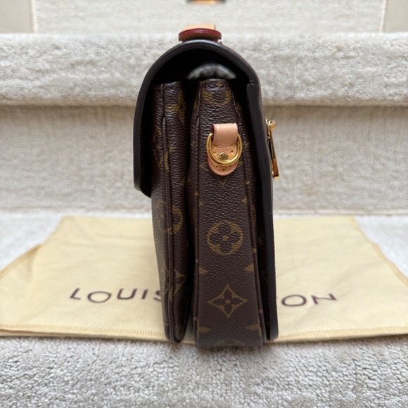 Louis Vuitton Monogram Pochette Metis - Picture 5 of 10